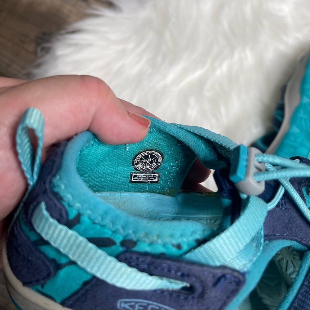 Keen Moxie Sandals - Picture 10 of 13